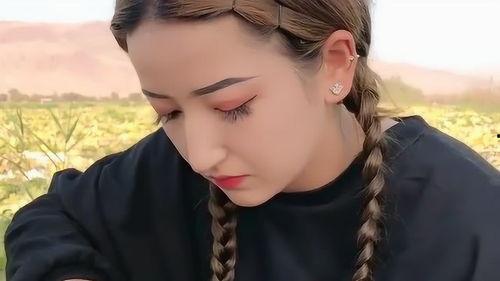美女自己吃哈密瓜视频,美女的夏日甜蜜时光