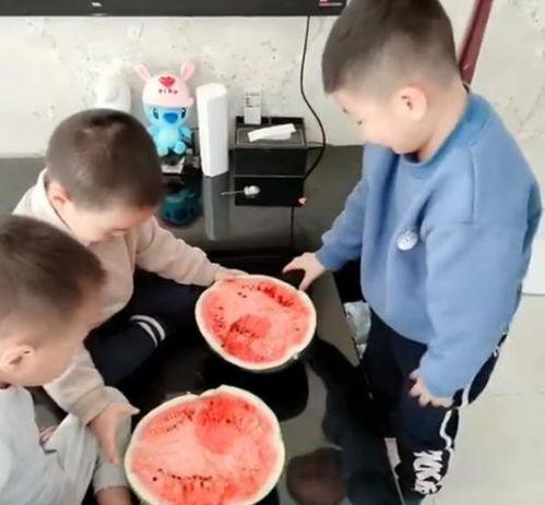东北四兄弟搞笑视频吃瓜,笑料横飞欢乐多