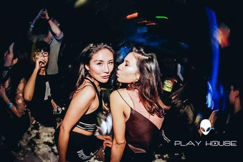 女生八卦吃瓜穿搭视频,女生八卦吃瓜背后的时尚潮流