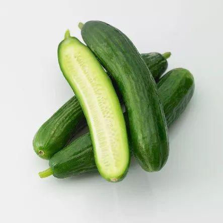 吃酸乳瓜的视频,视频教你轻松制作酸酸甜甜的夏日佳肴